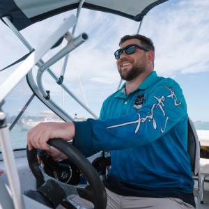 Man driving a boat from Mandurah Boat hire